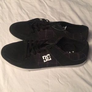 DC skating shoes